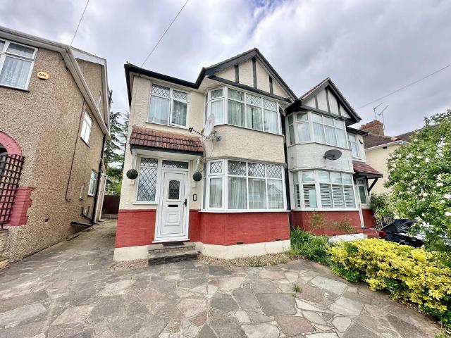 Colindale, London NW9 3 bed semi detached house to rent £2,800 pcm £646 pw