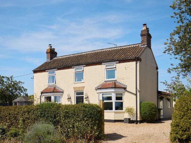 Colkirk Hill, Fakenham NR21 3 bed detached house to rent £1,850 pcm £427 pw