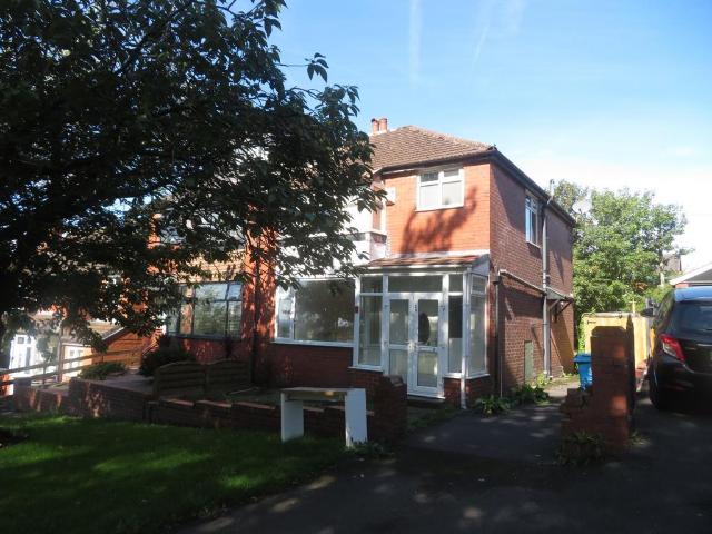 College Avenue, Coppice, OL8 3 bed semi detached house to rent £1,300 pcm £300 pw