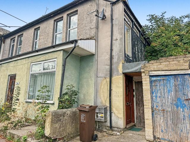 College Avenue, Gillingham ME7, 3 bed end terrace house to rent, £1,300 pcm | PrimeLocation