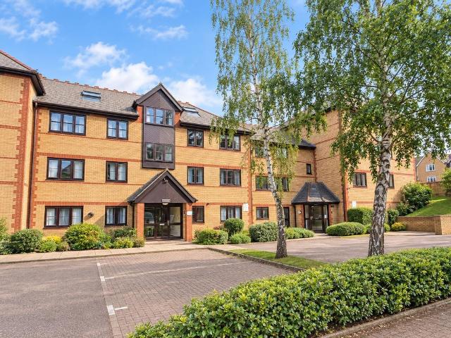 College Close, Grays RM17, 1 bed flat to rent, £1,100 pcm | PrimeLocation