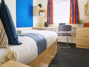 College Court, Stoke on Trent Has an Apartment