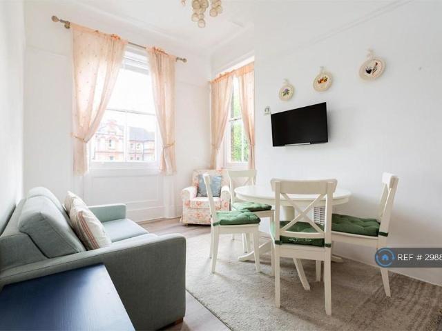 College Crescent, London, NW3 1 bed flat to rent £1,850 pcm £427 pw