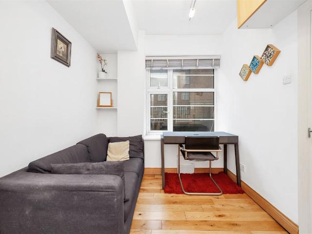 College Crescent, London NW3, 1 bed flat to rent, £2,002 pcm | PrimeLocation
