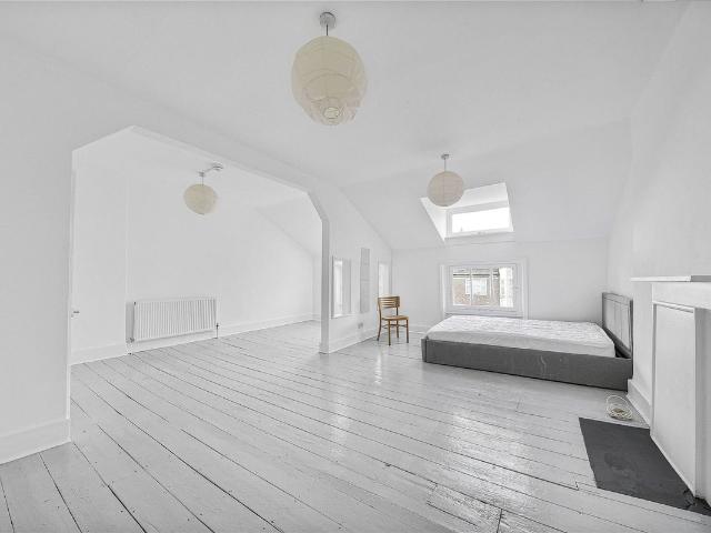 College Crescent, Swiss Cottage, London NW3, 3 bed flat to rent, £4,000 pcm | PrimeLocation