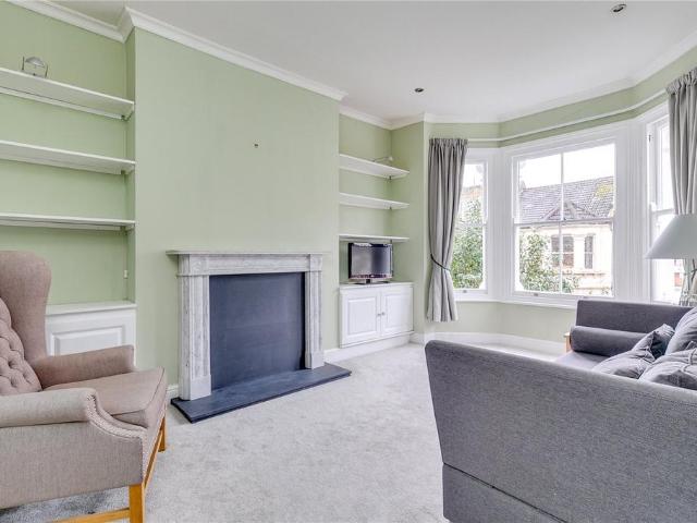 College Place, Camden, London, NW1 2 bed terraced house to rent £2,950 pcm £681 pw