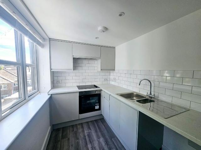 College Place, Southampton SO15, 1 bed flat to rent, £995 pcm | PrimeLocation