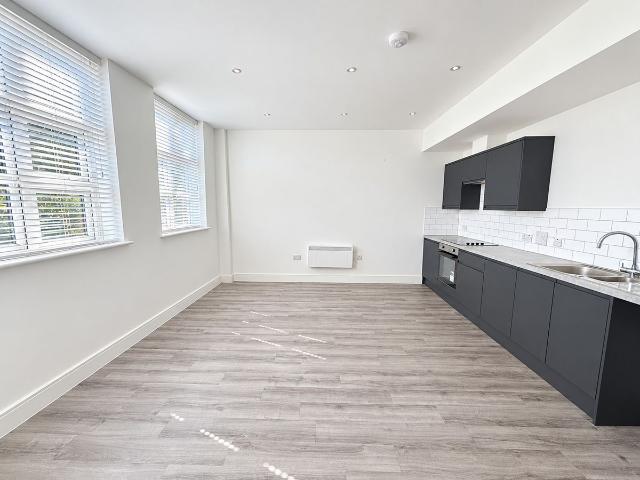 College Place, Southampton SO15, 1 bed flat to rent, £975 pcm | PrimeLocation