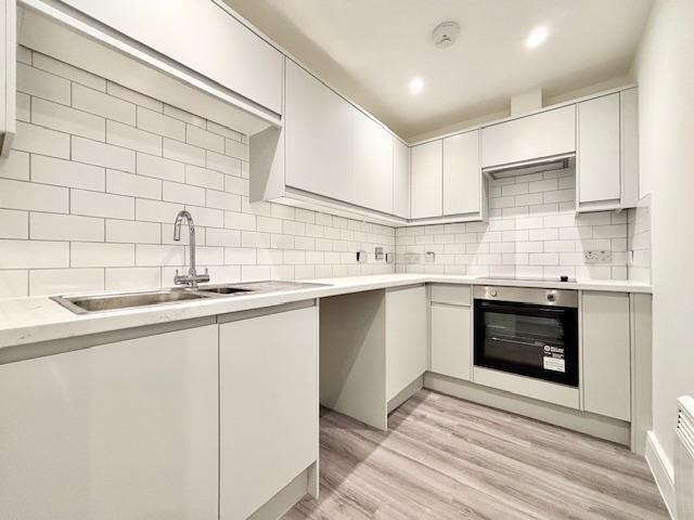 College Place, Southampton 1 bed apartment to rent £975 pcm £225 pw