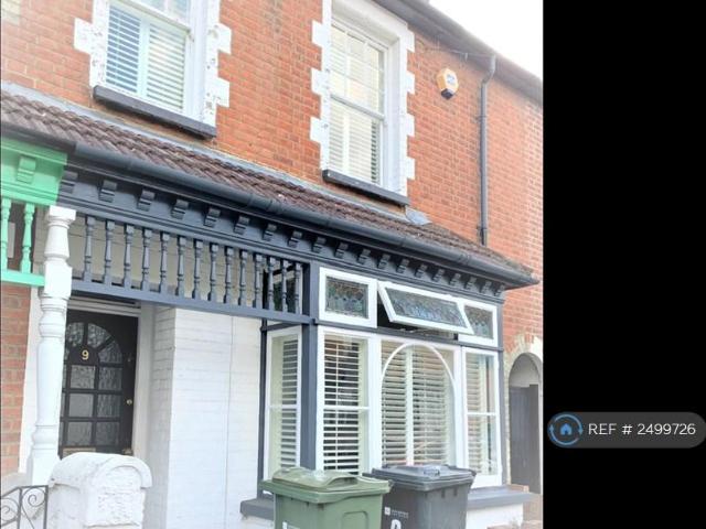College Road, Guildford, GU1 3 bed terraced house to rent £2,375 pcm £548 pw