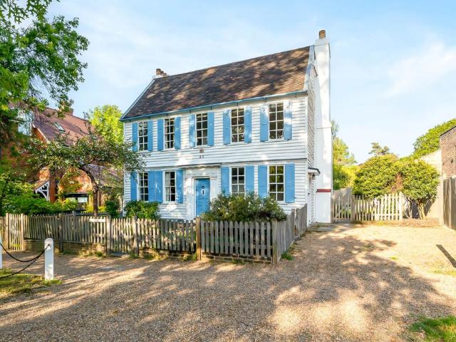 College Road, Dulwich Village, SE21 5 bed detached house to rent £8,350 pcm £1,927 pw