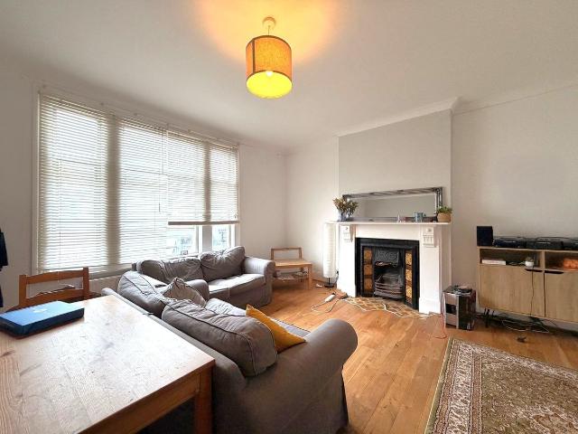 College Road, Kensal Green, London NW10, 2 bed flat to rent, £2,275 pcm | PrimeLocation