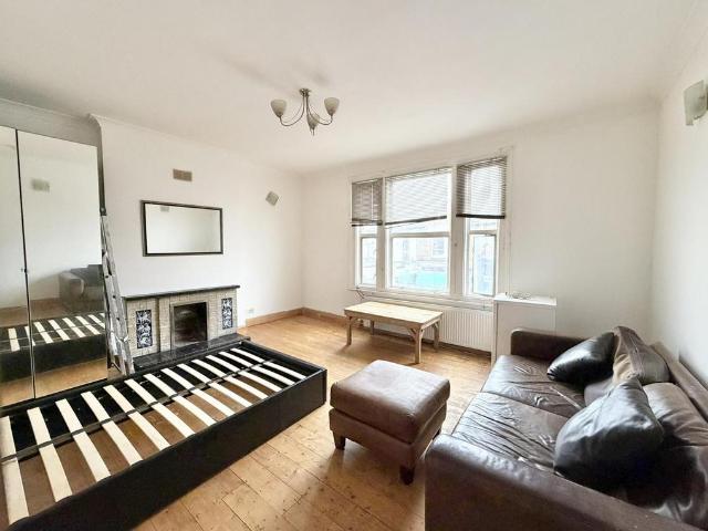 College Road, Kensal Rise, NW10 1 bed in a house share to rent £1,100 pcm £254 pw