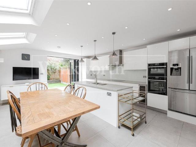 College Road, London, NW10 4 bed terraced house to rent £5,250 pcm £1,212 pw