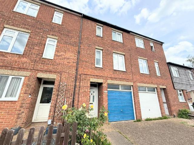 College Road, Sandy, SG19 3 bed house to rent £1,350 pcm £312 pw