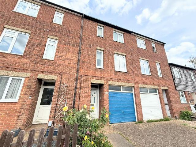College Road, Sandy SG19, 3 bed property to rent, £1,500 pcm | PrimeLocation