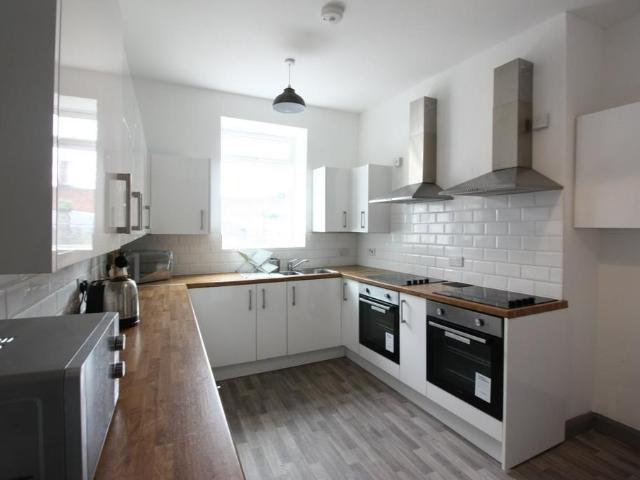 College Road, Rotherham 1 bed in a house share to rent £433 pcm £100 pw