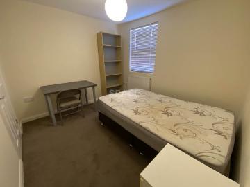 College Road, Reading RG6, 1 bed terraced house to rent, £750 pcm | PrimeLocation