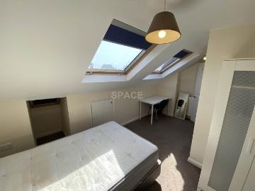 College Road, Reading RG6, 1 bed terraced house to rent, £750 pcm | PrimeLocation
