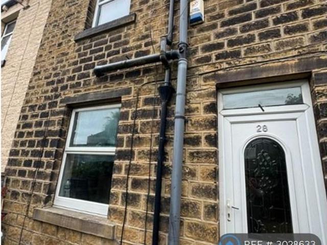 College St, Huddersfield, HD4 2 bed terraced house to rent £650 pcm £150 pw