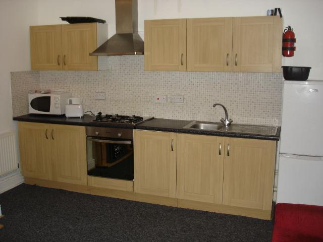 College Street, Crosland Moor, Huddersfield HD4, 2 bed terraced house to rent, £690 pcm | PrimeLocation