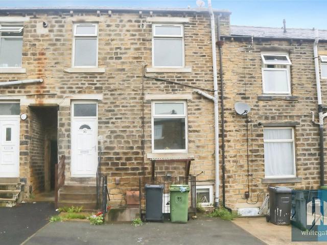 College Street, Crosland Moor, Huddersfield HD4, 2 bed terraced house to rent, £600 pcm | PrimeLocation