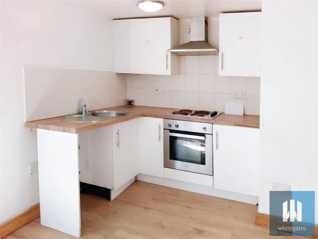 College Street, Crosland Moor, Huddersfield HD4, Studio to rent, £400 pcm | PrimeLocation