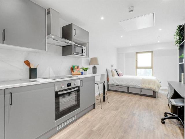 College Street, Northamptonshire NN1 1 bed flat to rent £840 pcm £194 pw