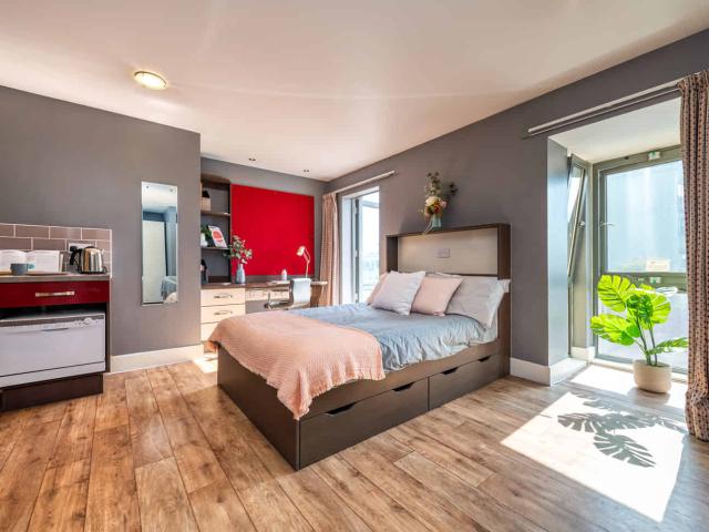 Collegiate Dashwood Studios, London Has an Apartment