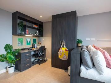 Collegiate Plummer House, Newcastle Has an Apartment