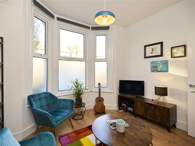 Colless Road, London, N15 1 bed flat to rent £3,500 pcm £808 pw