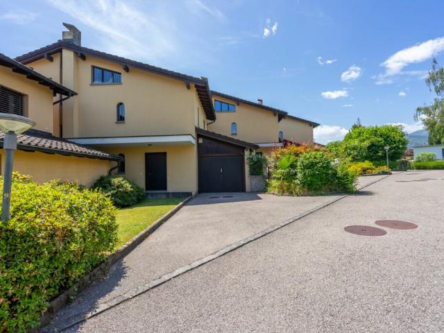 COLLINA D'ORO CASA CON GIARDINO IN UNA DELLE ZONE PIÙ RICERCATE DEL LUGANESE