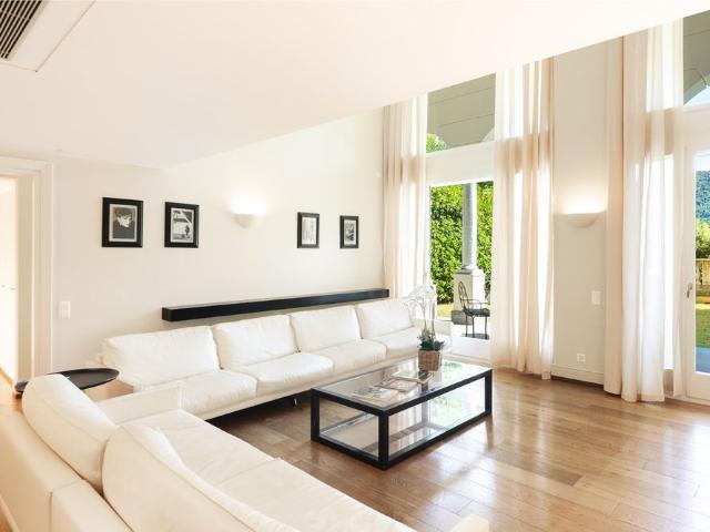 COLLINA D'ORO LUSSUOSO DUPLEX ARREDATO CON GIARDINO, SERVIZI ALBERGHIERI INCLUSI rif. 207
