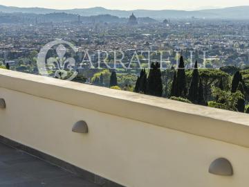 Colline di Firenze, appartamento su due livelli dal design m. 215m² Firenze