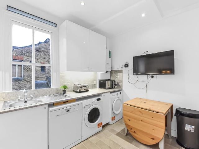 Collingbourne Road, Shepherds Bush, London W12, 4 bed flat to rent, £3,910 pcm | PrimeLocation