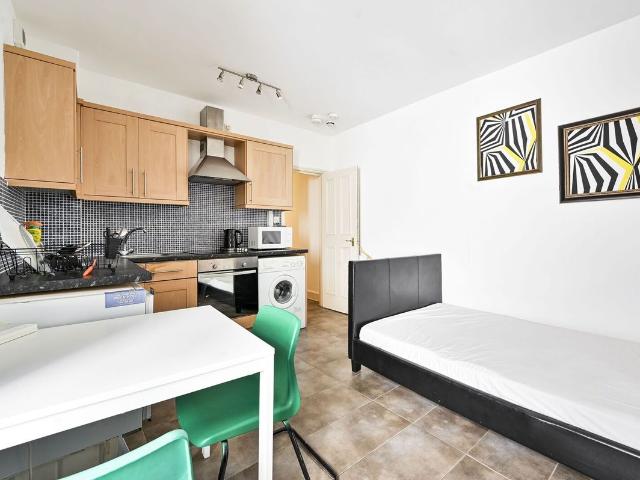 Collingham Place, Earls Court, London SW5, Studio to rent, £4,767 pcm | PrimeLocation