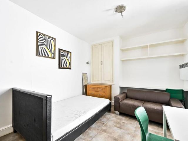 Collingham Place, Earls Court. Studio to rent £1,994 pcm £460 pw