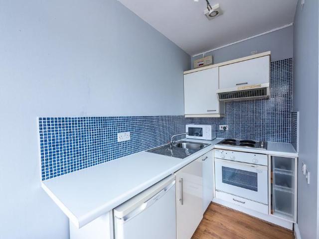 Collingham Place, South Kensington. Studio to rent £1,929 pcm £445 pw