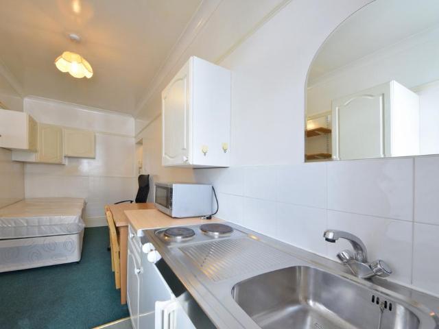 Collingham Road, London, SW5 Terraced house to rent £1,055 pcm £243 pw