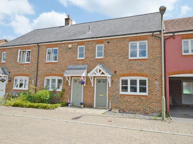 Collingwood Way, Petersfield, GU31 2 bed terraced house to rent £1,450 pcm £335 pw