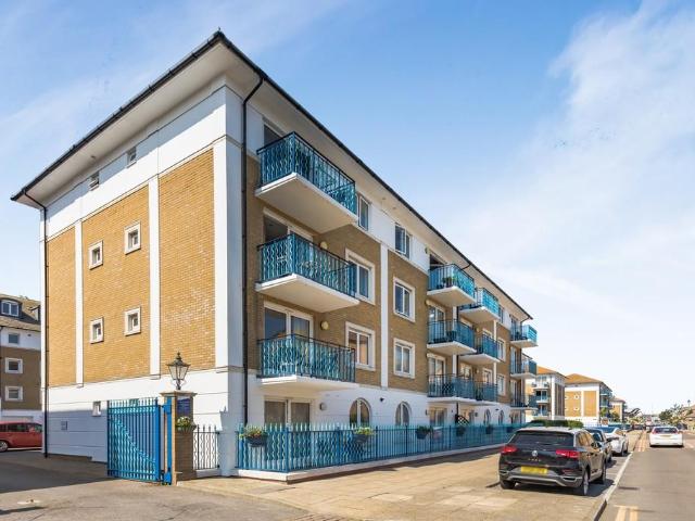 Collingwood Court, Brighton Marina. 2 bed apartment to rent £1,600 pcm £369 pw