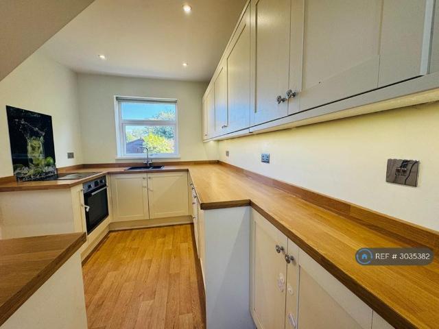 Collingwood Drive, Manchester, M27 3 bed semi detached house to rent £1,250 pcm £288 pw
