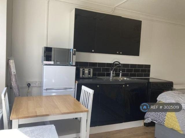 Collingwood Road, Basildon, SS16 1 bed in a flat share to rent £750 pcm £173 pw