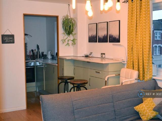 Collins House, London, NW10 1 bed flat to rent £1,550 pcm £358 pw