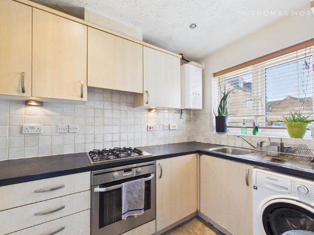 Collinson Crescent, Huntingdon PE28 3 bed semi detached house to rent £1,400 pcm £323 pw