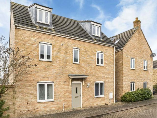 Collinson Crescent, Sapley, Huntingdon 4 bedroom, Detached