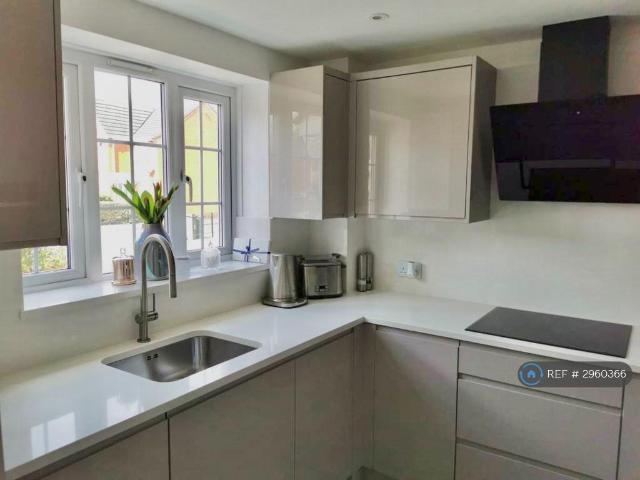Collier Close, East London, E6 2 bed end of terrace house to rent £2,250 pcm £519 pw