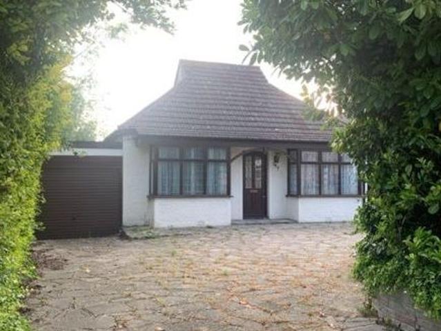 Collier Row Lane, Collier Row, Romford RM5, 2 bed detached bungalow to rent, £1,900 pcm | PrimeLocation