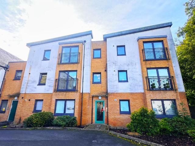 Collier Street, Johnstone PA5 3 bed flat to rent £875 pcm £202 pw