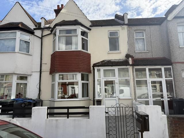 Colliers Water Lane, Thornton Heath CR7 4 bed terraced house to rent £2,500 pcm £577 pw